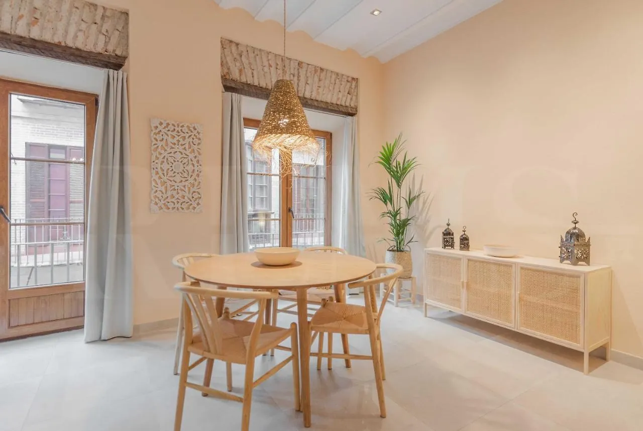 Apartment With Balcony In The Heart Of Malaga By Rems