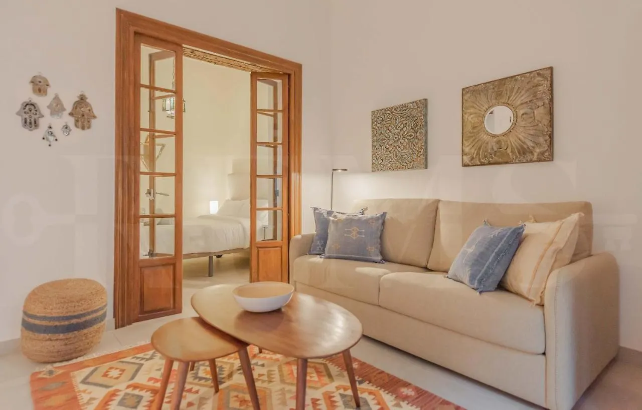 Apartment With Balcony In The Heart Of Malaga By Rems 0*,