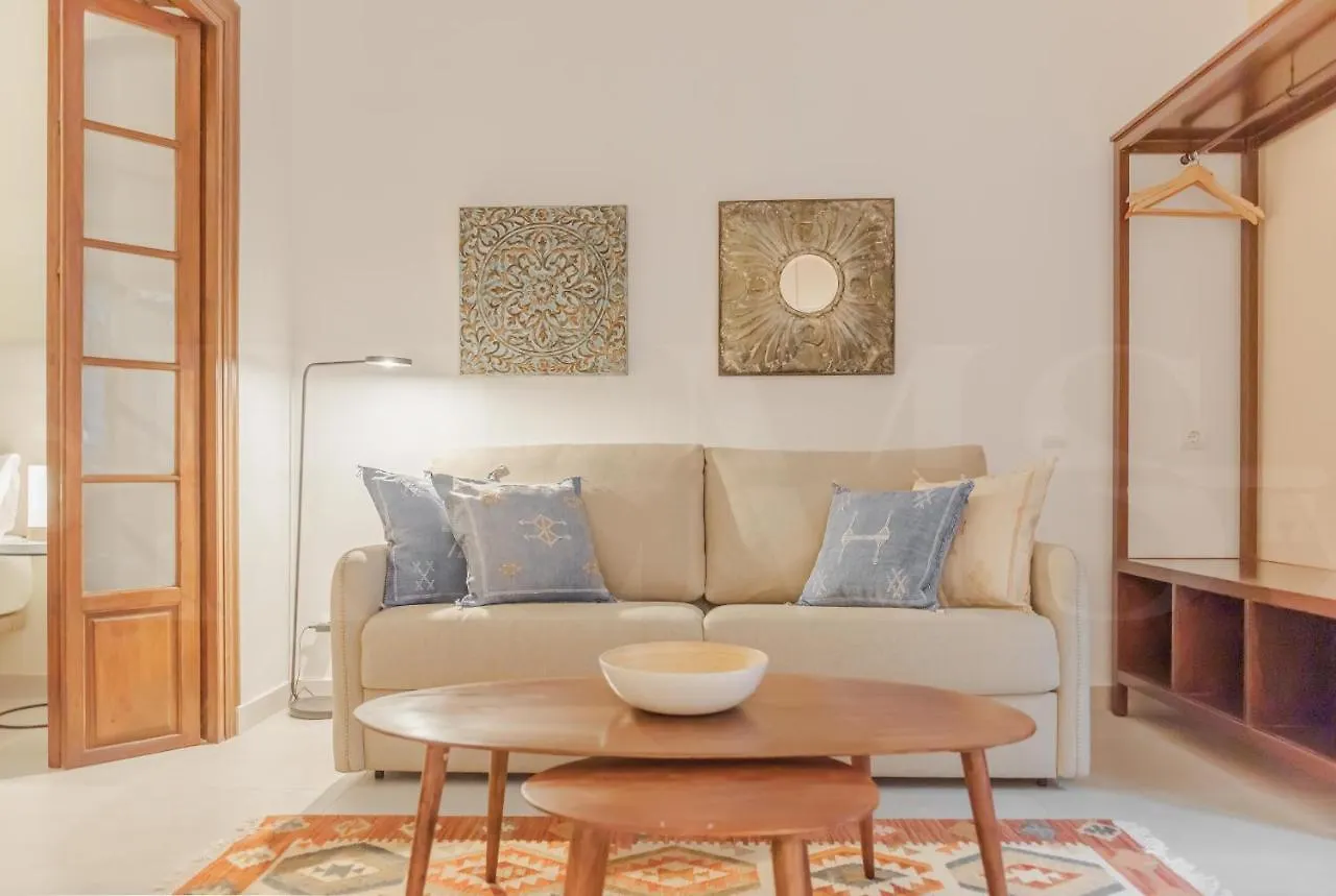 Apartment With Balcony In The Heart Of Malaga By Rems