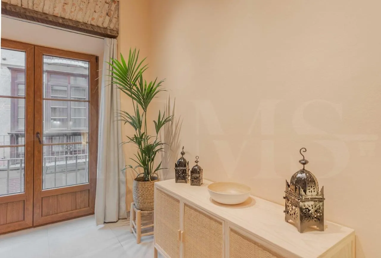Apartment With Balcony In The Heart Of Malaga By Rems