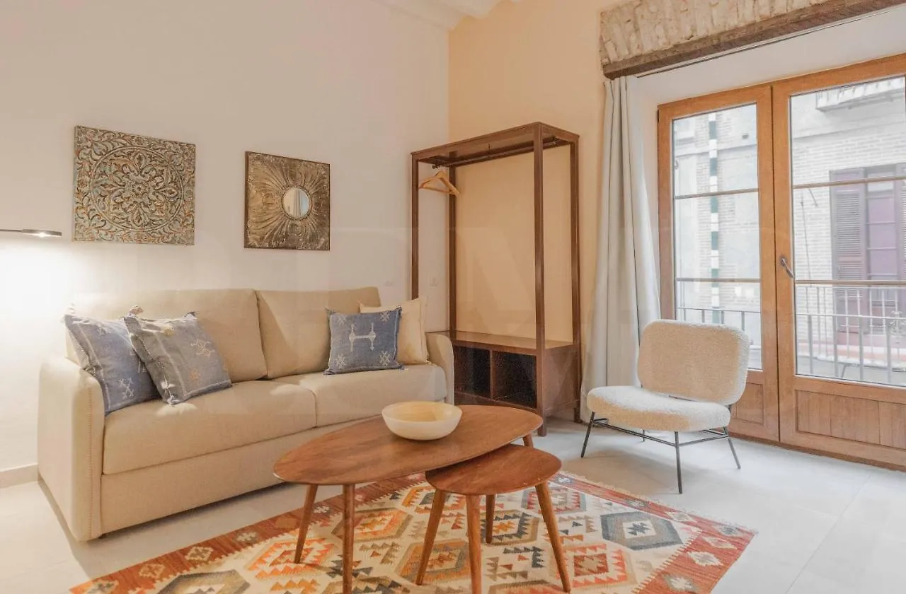 Apartment With Balcony In The Heart Of Malaga By Rems